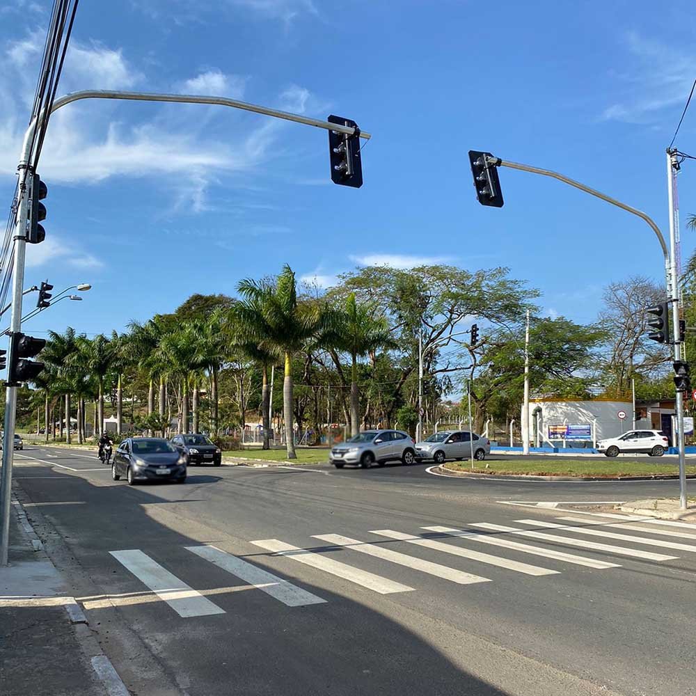 Semáforo ao lado do CLT em Valinhos inicia operação na próxima 4ª feira