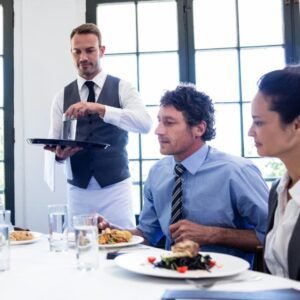 Suspensa Lei que obriga bares e restaurantes a oferecer água filtrada gratuita a clientes