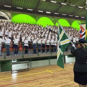 Mais de 500 jovens participam do juramento à bandeira em Valinhos