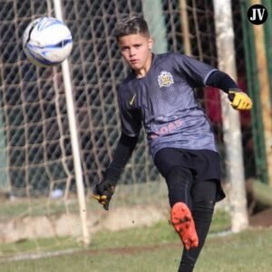 Kauã foi o melhor goleiro do torneio valinhense de futebol menores