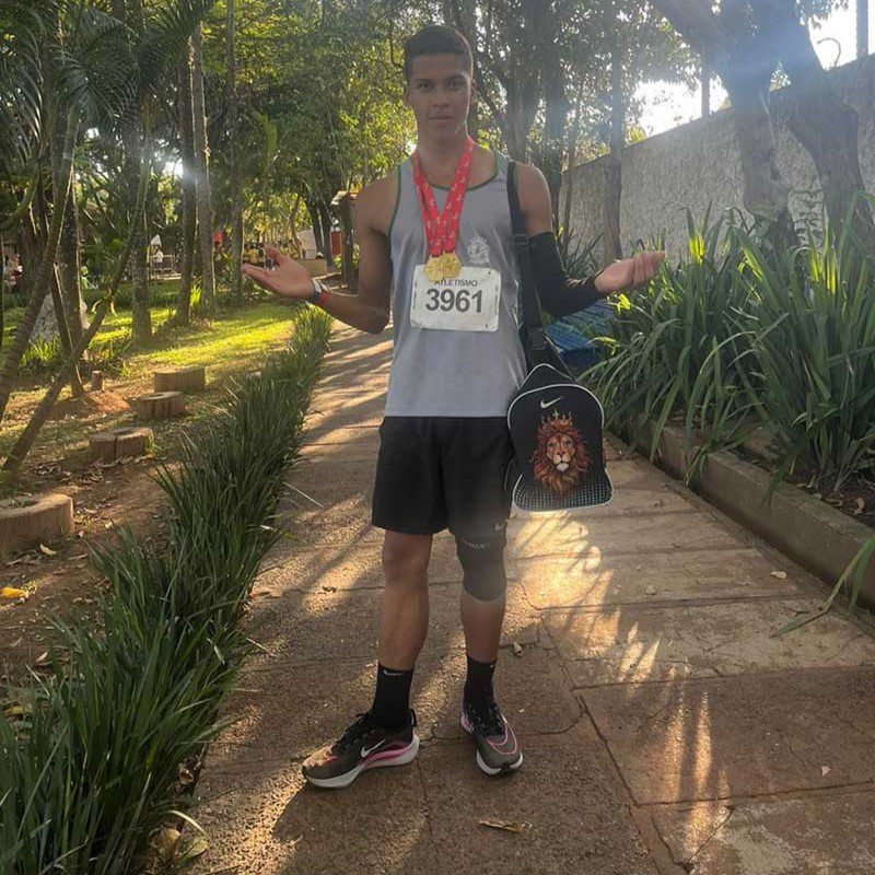 Valinhense Lucas é destaque no atletismo e já conquistou 14 medalhas em apenas um ano