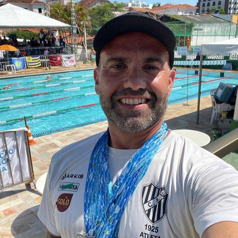 Valinhense Ricardo é nadador há mais de 30 anos e aponta importância do esporte para saúde
