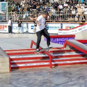 Valinhense Ytalo Farias está na final do circuito brasileiro de skate em Santos