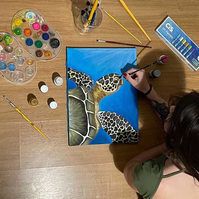 Valinhense Fernanda faz desenhos para tatuagens e pinturas com tinta e aquarela