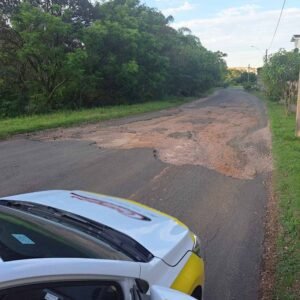 Rua no Alto da Colina tem falhas e buracos no asfalto