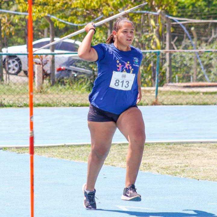 Atleta Maria Paula representa Valinhos no lançamento de dardo e arremesso
