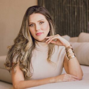 Arquiteta Cibelli Gomes recebe título de cidadã valinhense em reconhecimento aos seus projetos