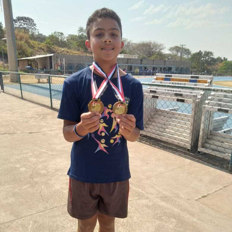 Valinhense de apenas 10 anos já é destaque no atletismo com 7 medalhas em 6 meses