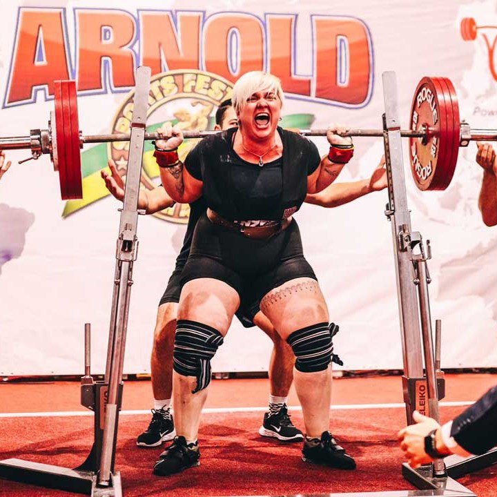 Valinhense Deisiane garante ouros e recordes no powerlifting