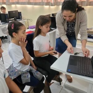Mais de 150 alunos da rede municipal de Valinhos se formam em curso de robótica