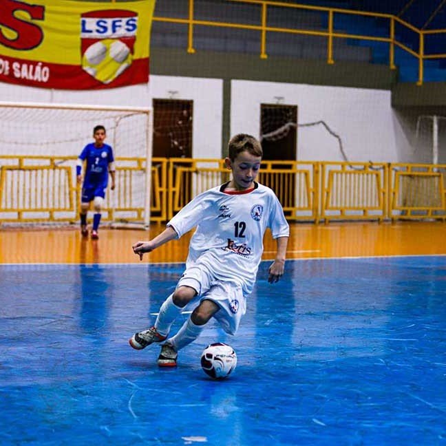 Menino de 9 anos se destaca no futebol e futsal valinhense com participação em torneios regionais