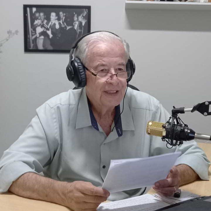 Radialista há mais de 50 anos, valinhense Dunga Santos fala da paixão pela profissão