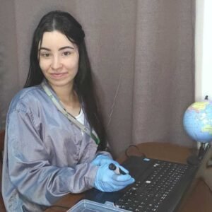 Isabela é técnica em eletrônicos em empresa de Valinhos e está cursando Biologia