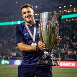 Valinhense Alexandre Favrin é o novo técnico do Água Santa no sub-20