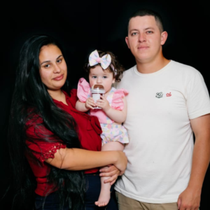 Valinhense Emily passou por cesária de emergência para nascimento da filha Zoe