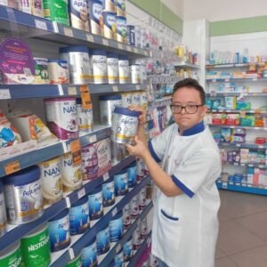 Portador de síndrome de down, Henrique trabalha há 5 anos em drogaria de Valinhos