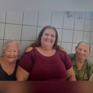 Valinhense Jamile faz hidroginástica com senhoras de 88 e 92 anos