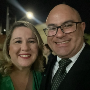 Casal valinhense acolhe bebê de 2 meses que ficou internado na UTI