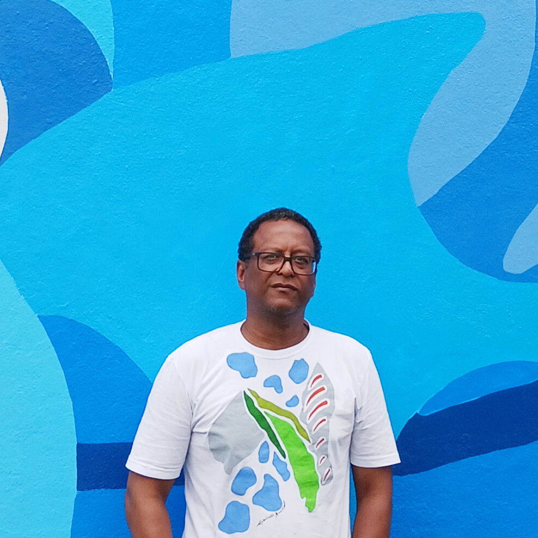 Artista de Valinhos, Genivaldo, pinta mural de 80m² em Ubatuba