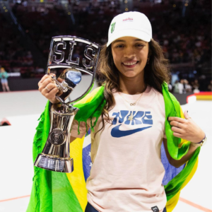Fadinha Rayssa brilha nas manobras e sagra-se campeã de torneio de skate nos EUA