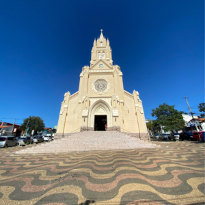 Arraste para o lado e veja 8 padres que passaram pela Matriz São Sebastião em Valinhos