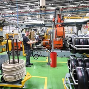 Pirelli abre vagas de estágio em Campinas com bolsa-auxílio de até R$ 1,8 mil e benefícios