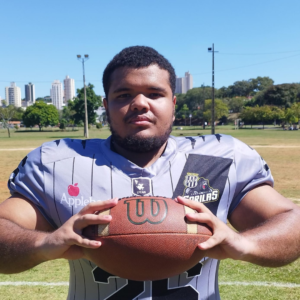 Morador de Valinhos joga futebol americano e está nas quartas de final do Campeonato Paulista