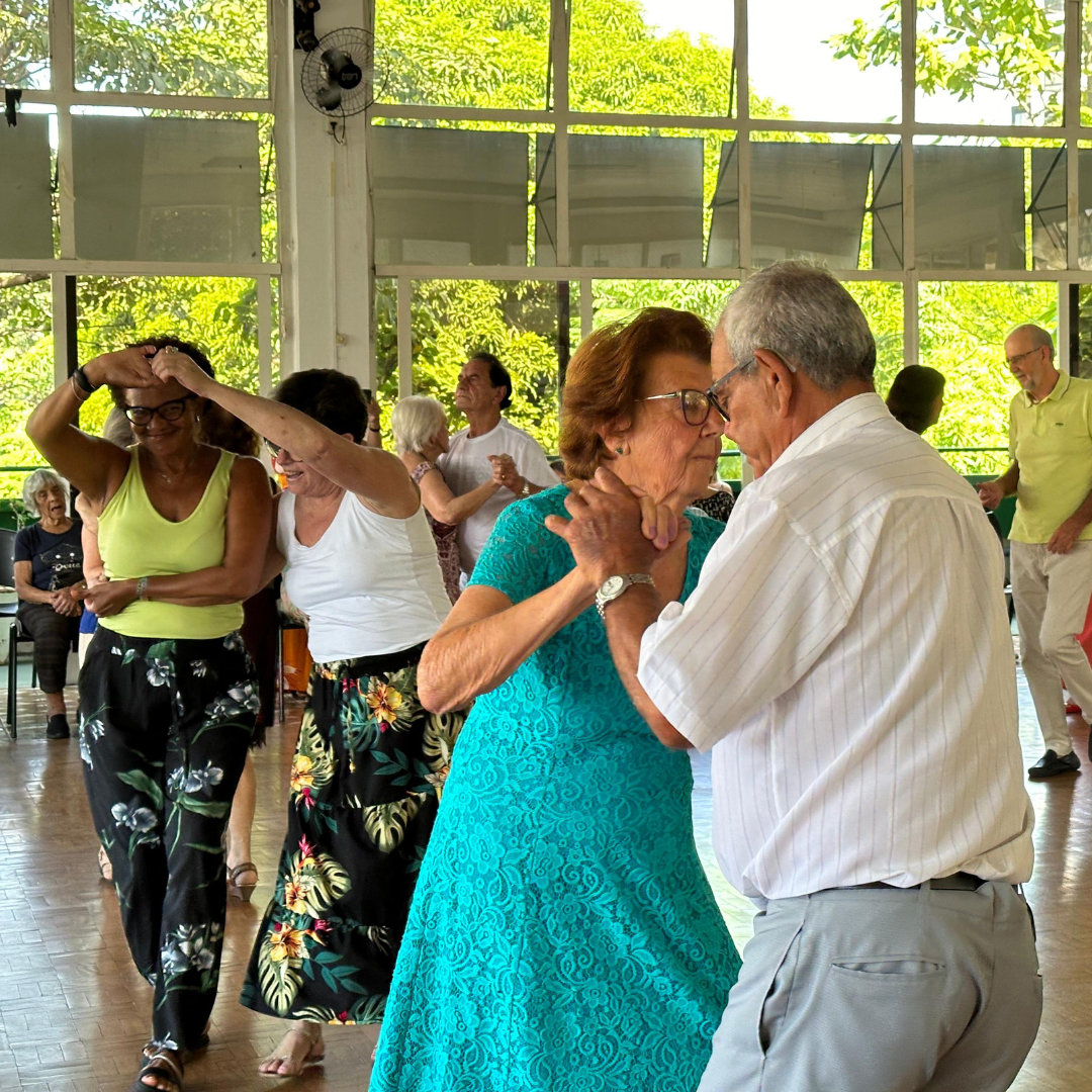 Idosos acima de 60 anos em todo o país passam a contar com transporte público gratuito