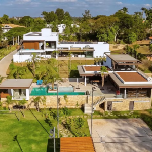 Jogador Gustavo Scarpa coloca à venda mansão em Valinhos