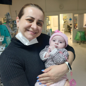 Bebê valinhense de apenas 6 meses tem doença rara e segue em tratamento na UTI