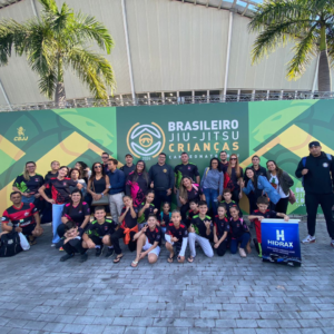 Atletas de projeto voluntário de jiu-jitsu conquistam medalha em torneio nacional