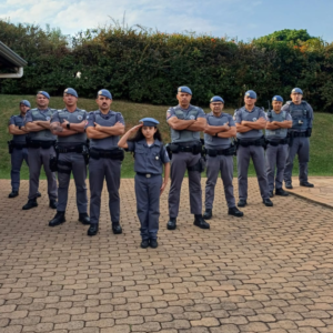 Pequena Maria Luiza faz aniversário e ganha medalha da PM em Valinhos